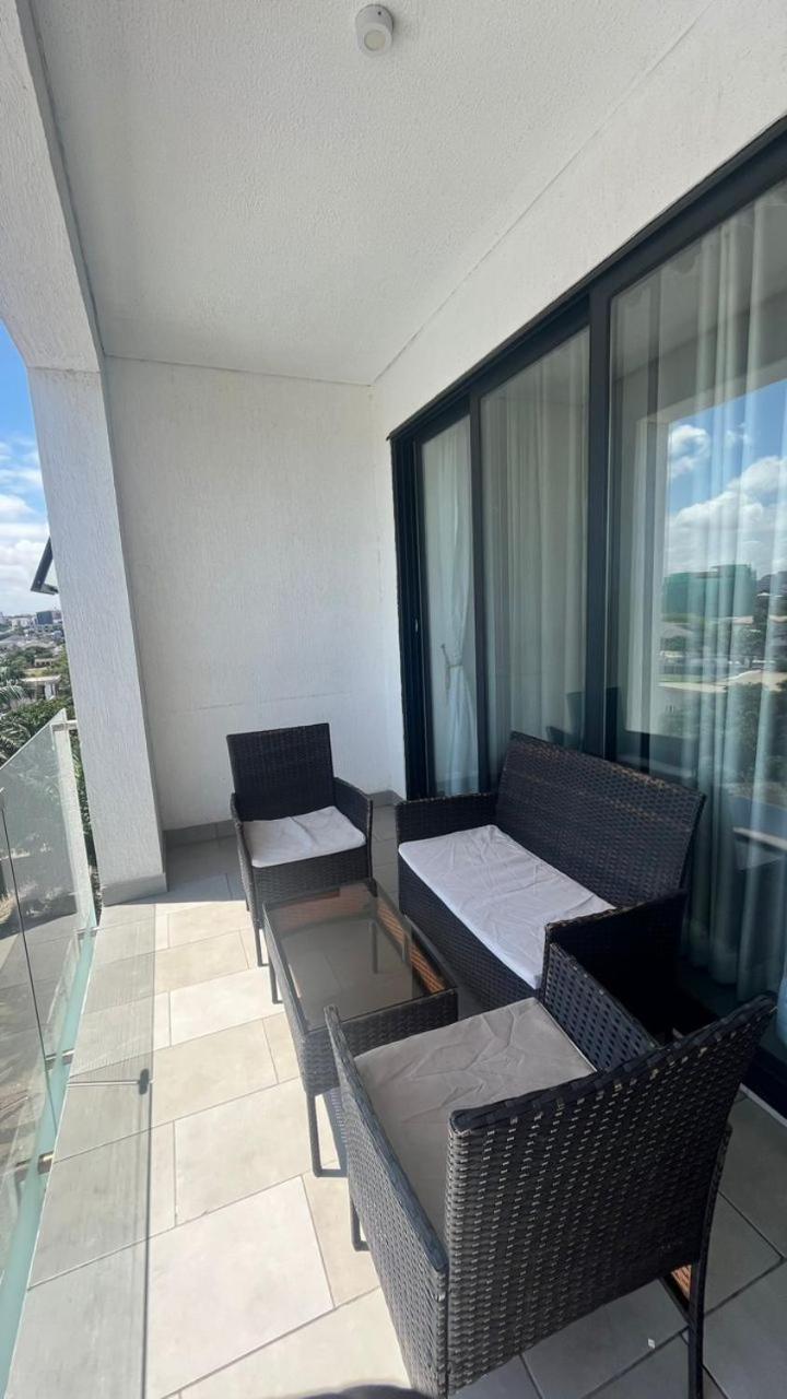 Luxury Labone Edge 2-Bedroom Apartment In Accra - Fivehills Homes エクステリア 写真